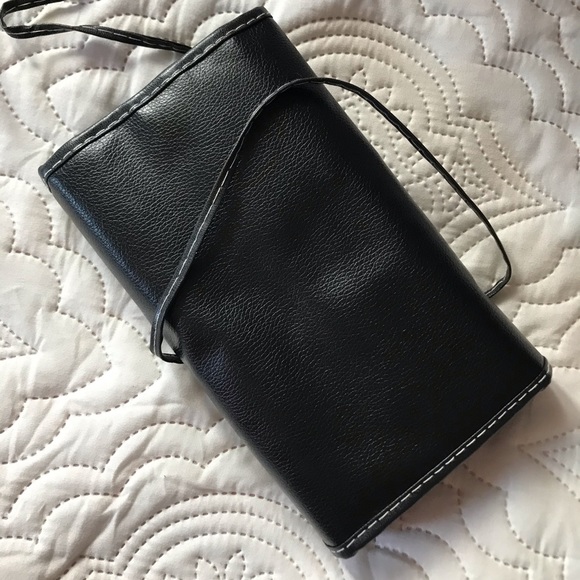 Black Faux leather makeup brush holder - Picture 2 of 6